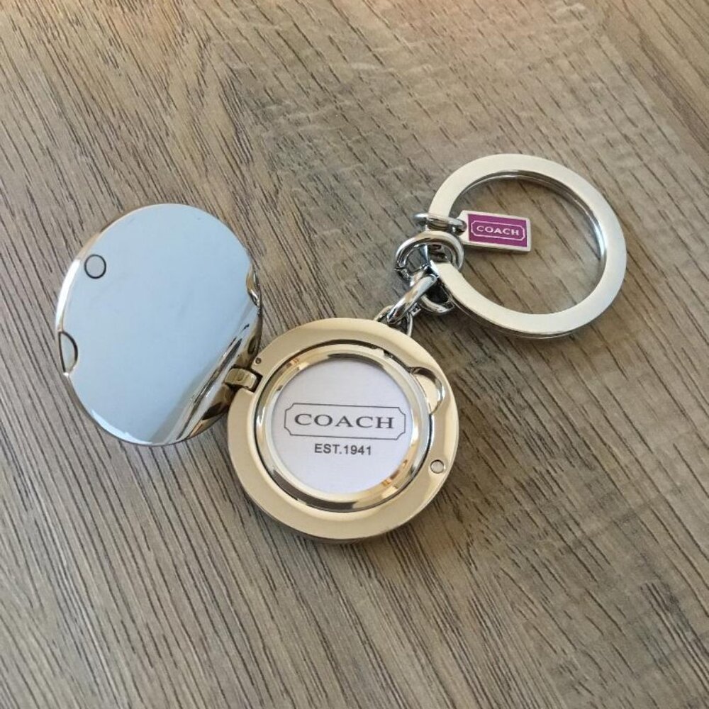 Coach Poppy Locket Purple w/Silver Keychain, Bag Charm and Purple Hang Tag NWOT - Picture 2 of 6